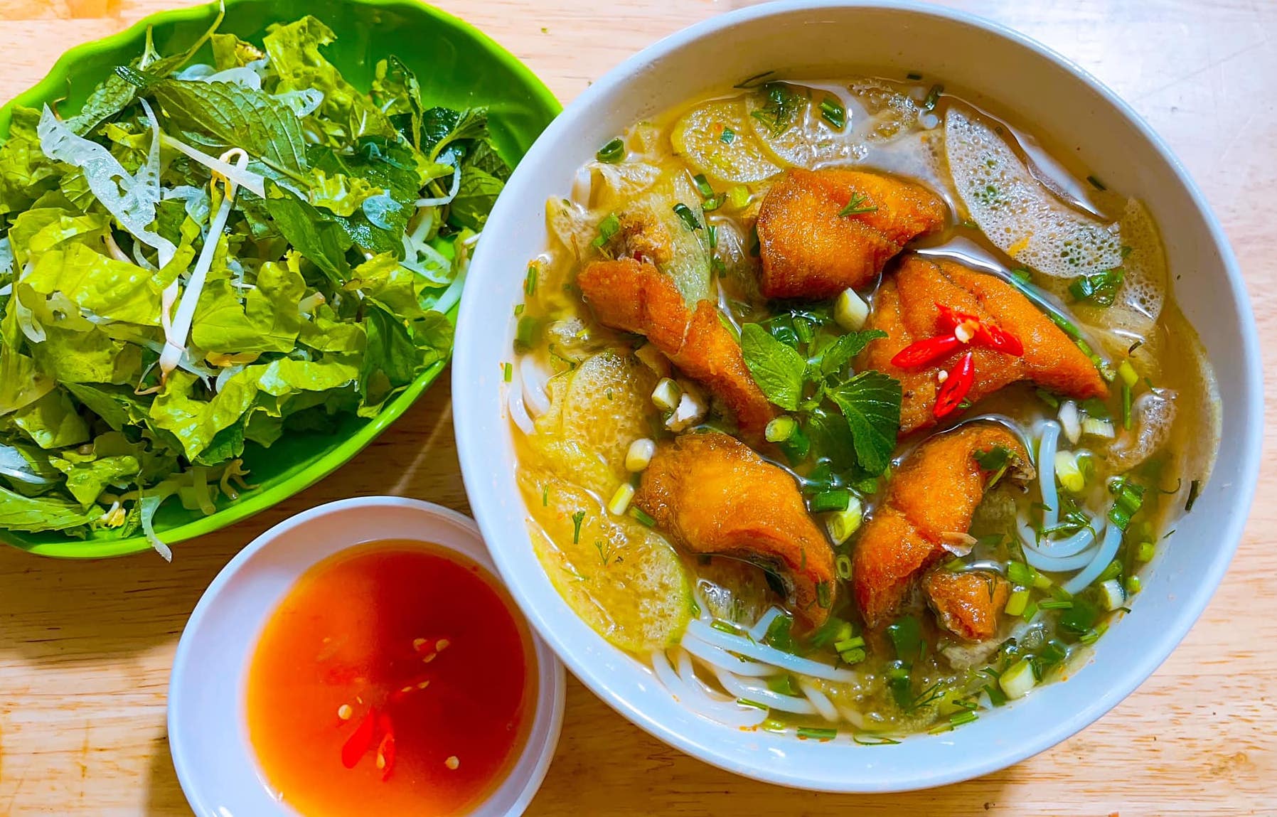 đi food tour Hải Phòng ăn bún cá cay