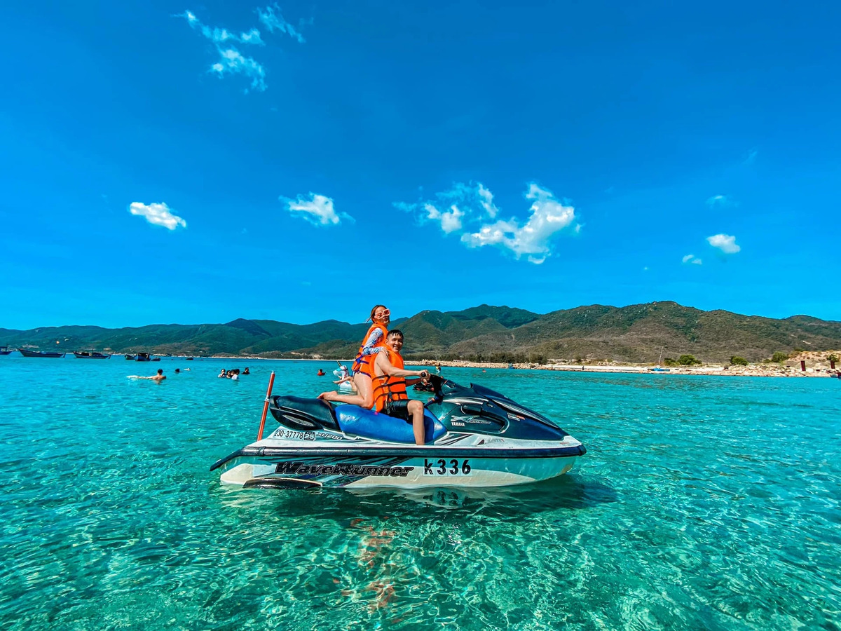 chơi Jetski Nha Trang tại khu du lịch Bãi Tranh