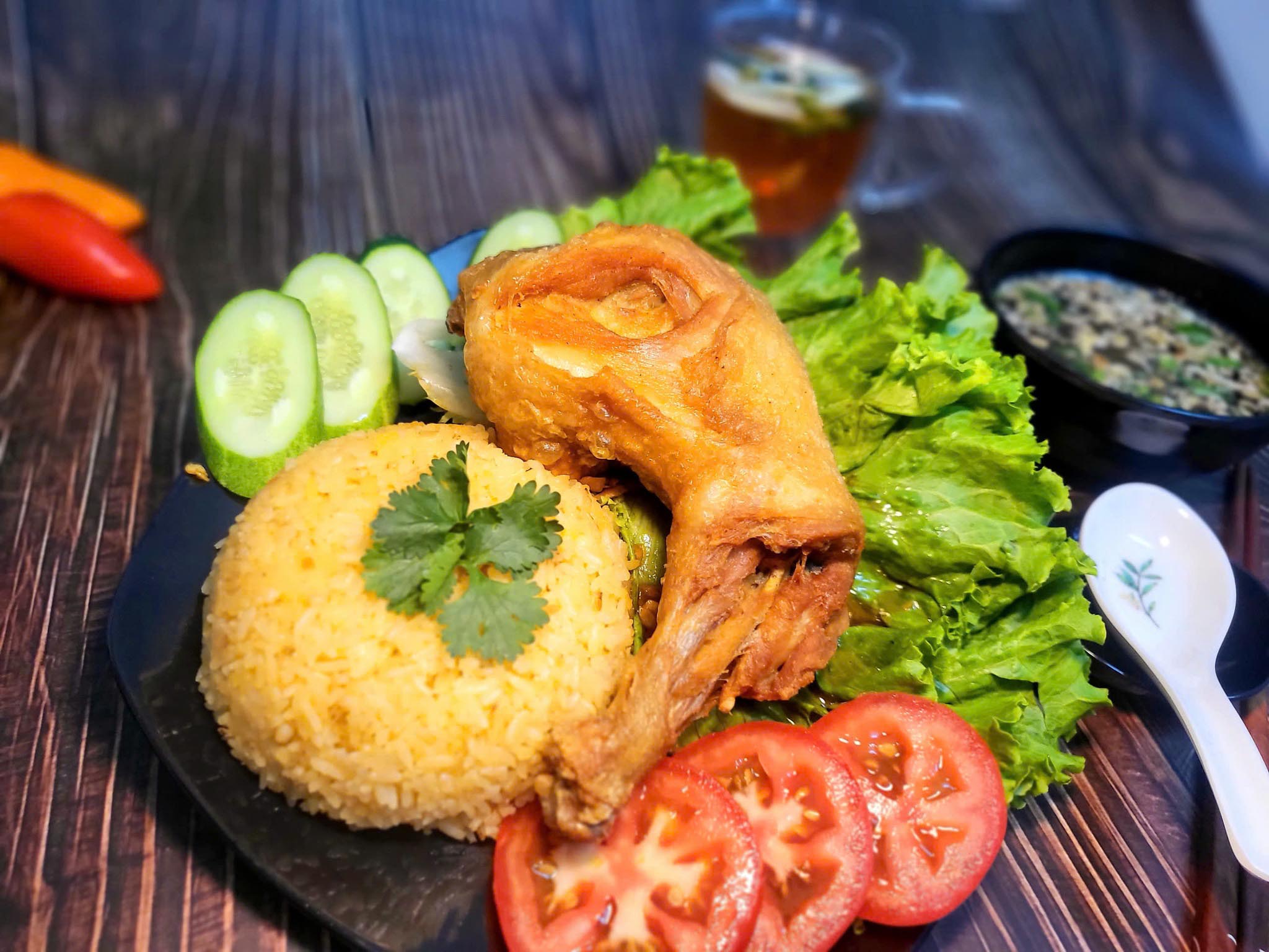 Cơm gà xối mỡ ngon nhất Sài Gòn Cơm gà xối mỡ Sài Gòn Út Minh