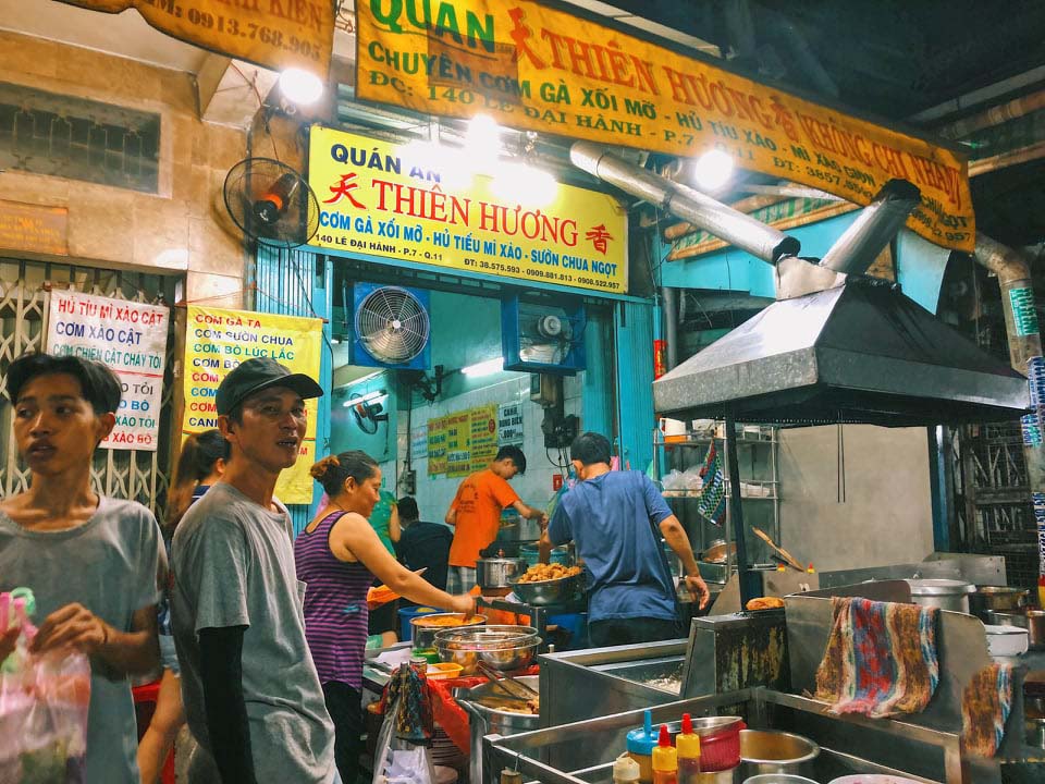 Cơm gà xối mỡ ngon nhất Sài Gòn Cơm gà xối mỡ Thiên Hương