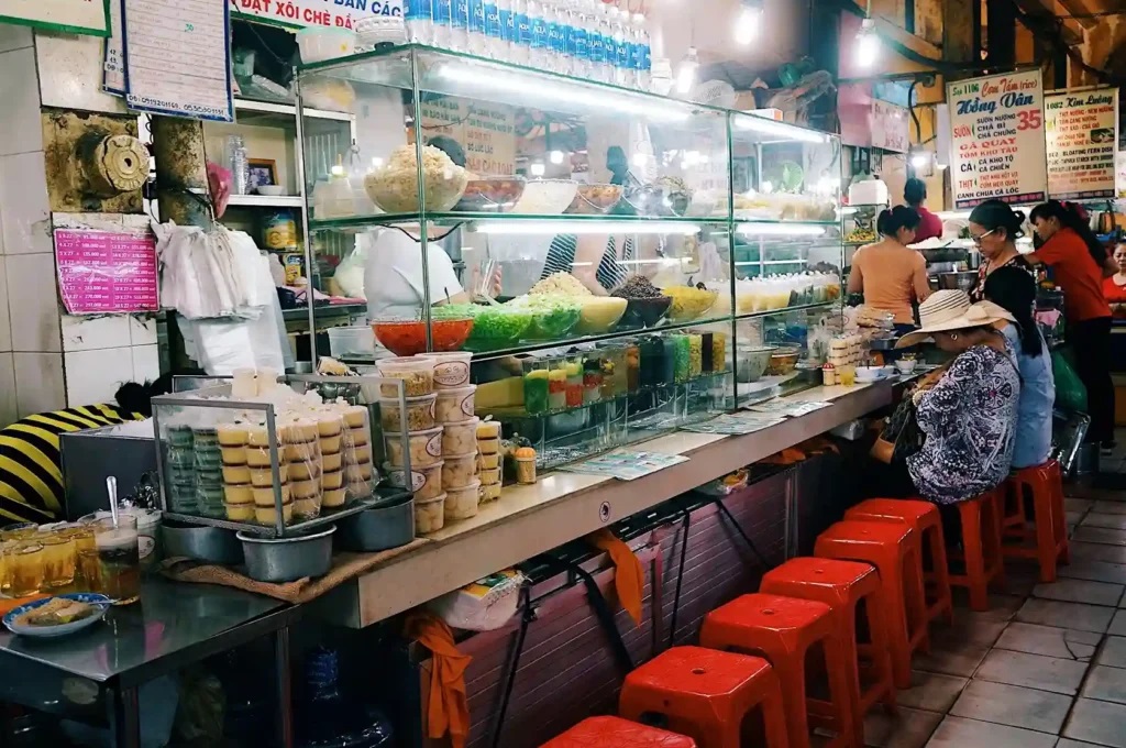 Địa điểm food tour Sài Gòn chợ Bến Thành