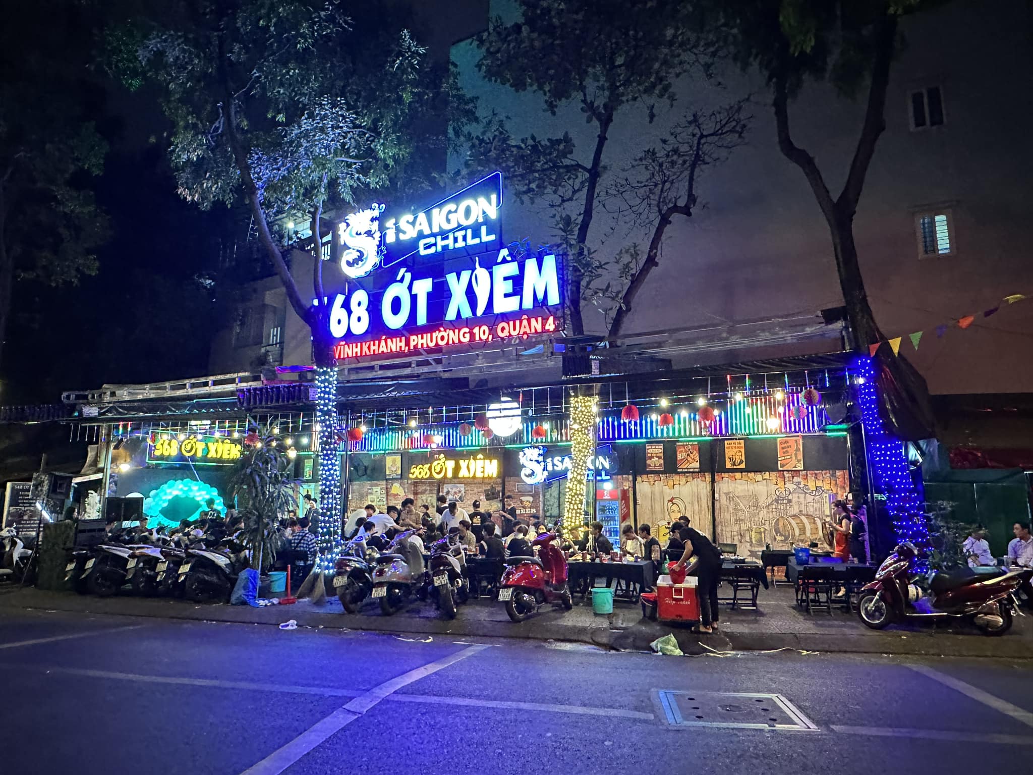 Địa điểm food tour Sài Gòn phố ẩm thực Vĩnh Khánh
