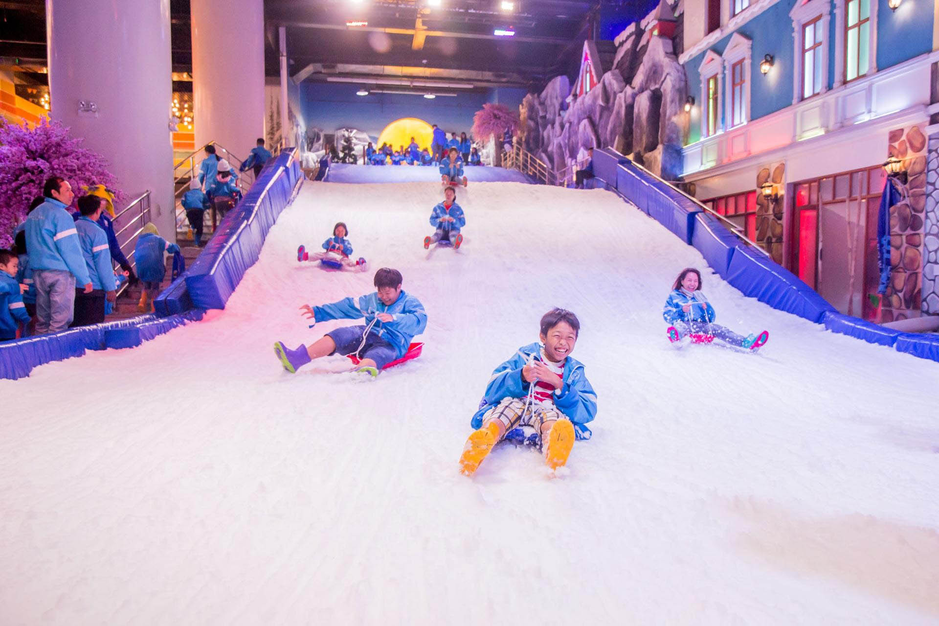 Khu vui chơi ở Snow Town Sài Gòn