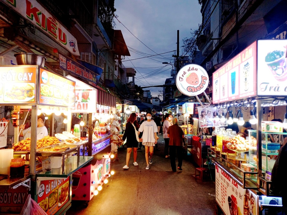 Phố ẩm thực Hồ Thị Kỷ Quận