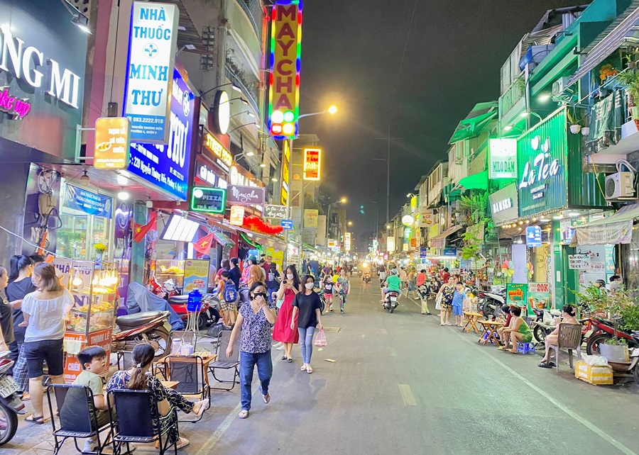 Phố ẩm thực Nguyễn Thượng Hiền