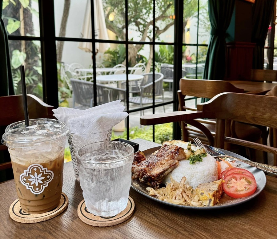 Quán cafe view sang chảnh ở Sài Gòn Léhem Café by Acoustic