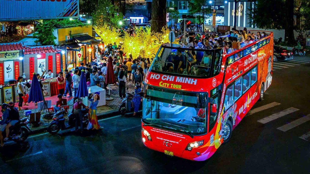 Tuyến xe buýt 2 tầng TPHCM đêm không ngủ