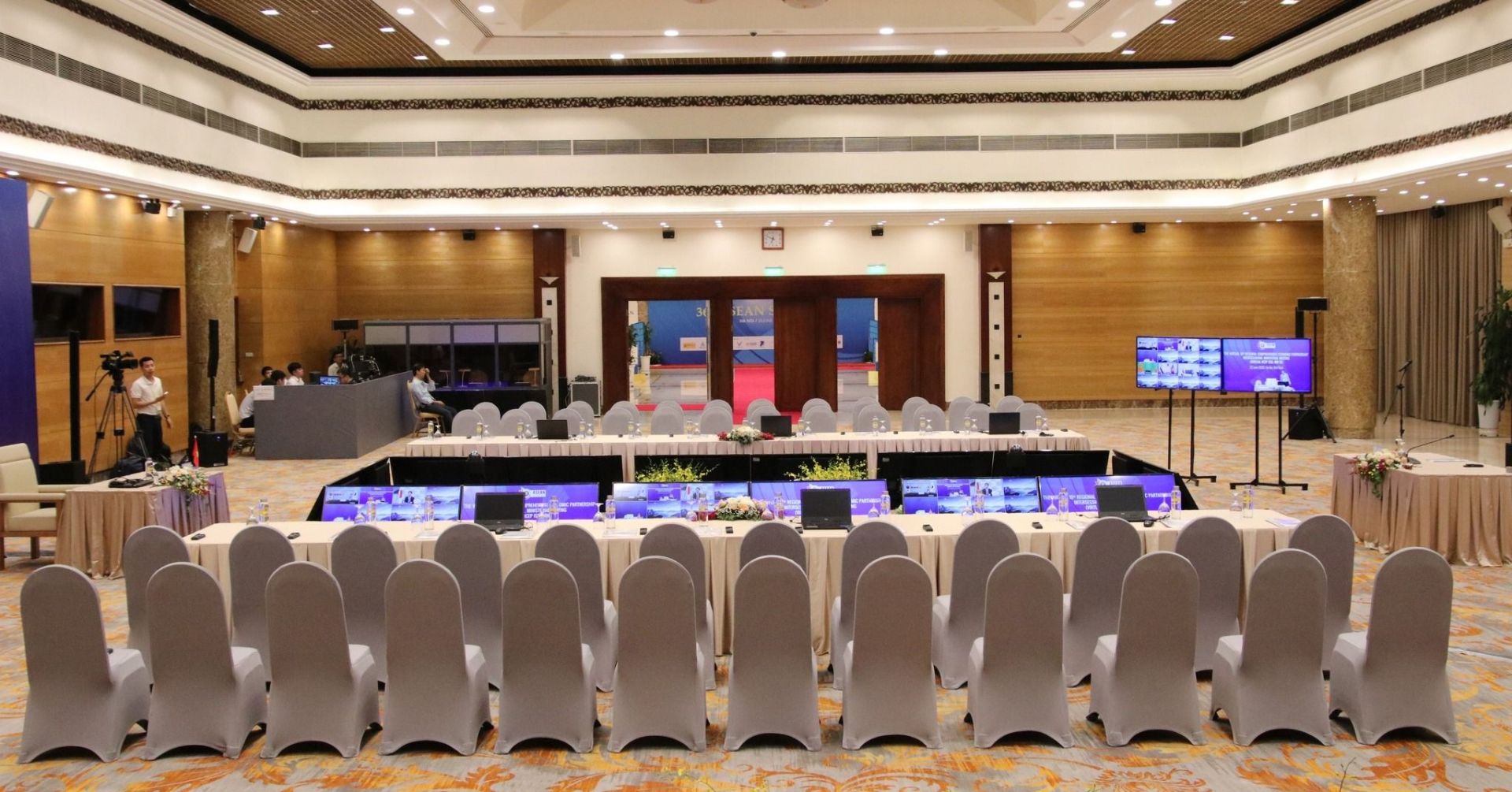 A conference room in Hanoi offers a perfect solution for business gatherings