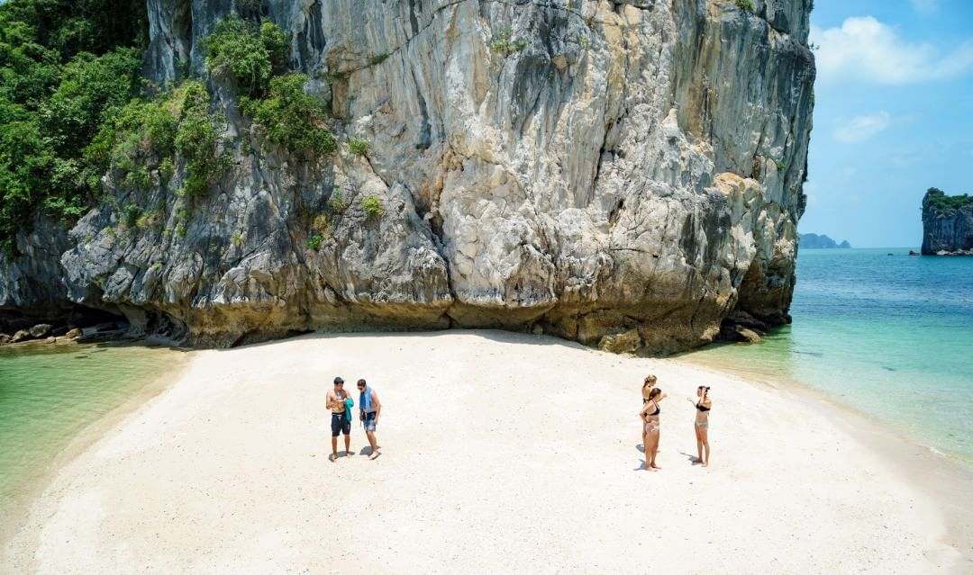 Ha Long Bay beaches Ba Trai Dao Beach offers you loads of amazing views of the bay