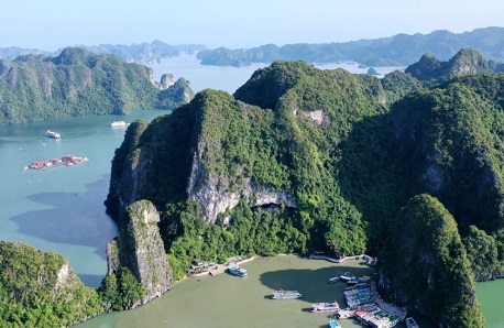 Bo Hon Island: Home to stunning caves in Ha Long Bay