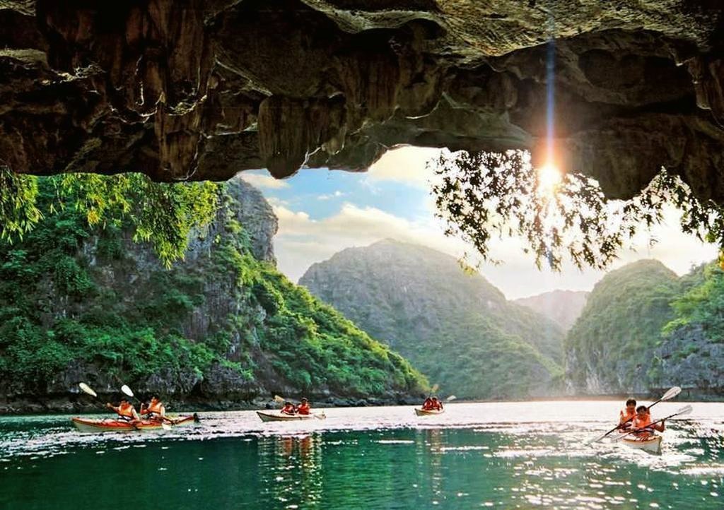 Dark and Light Cave area is perfect for both first-time and experienced kayakers