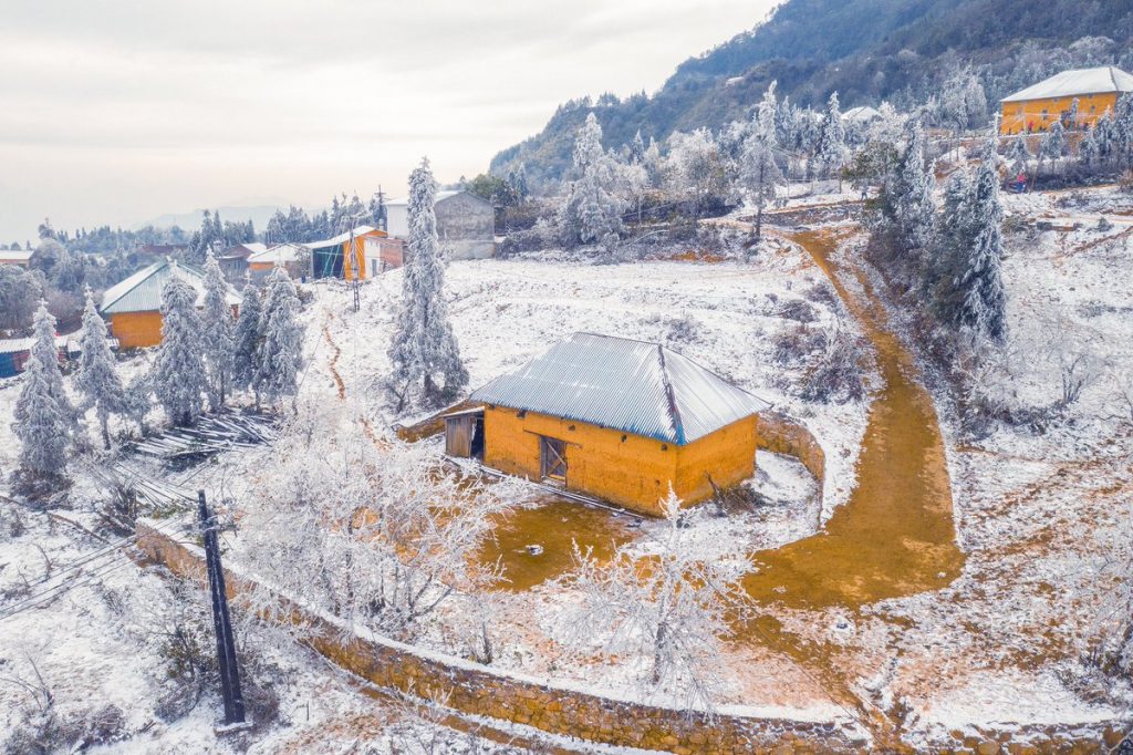 does it snow in Vietnam Does it ever snow in Vietnam? - Yes, although it remains rare