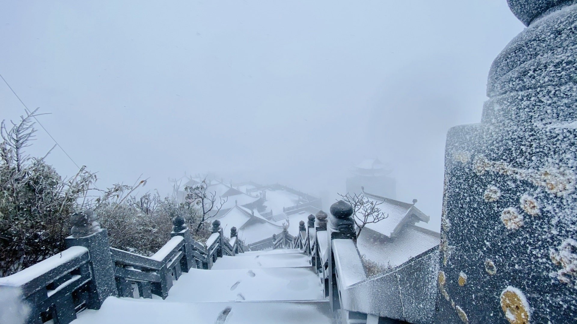 Does it snow in Vietnam