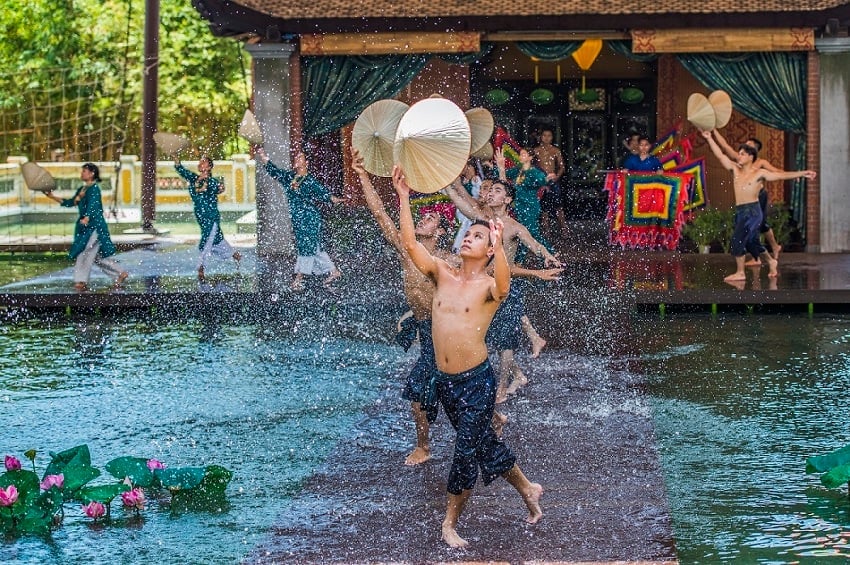 Explore traditional culture at VinWonders Nam Hoi An