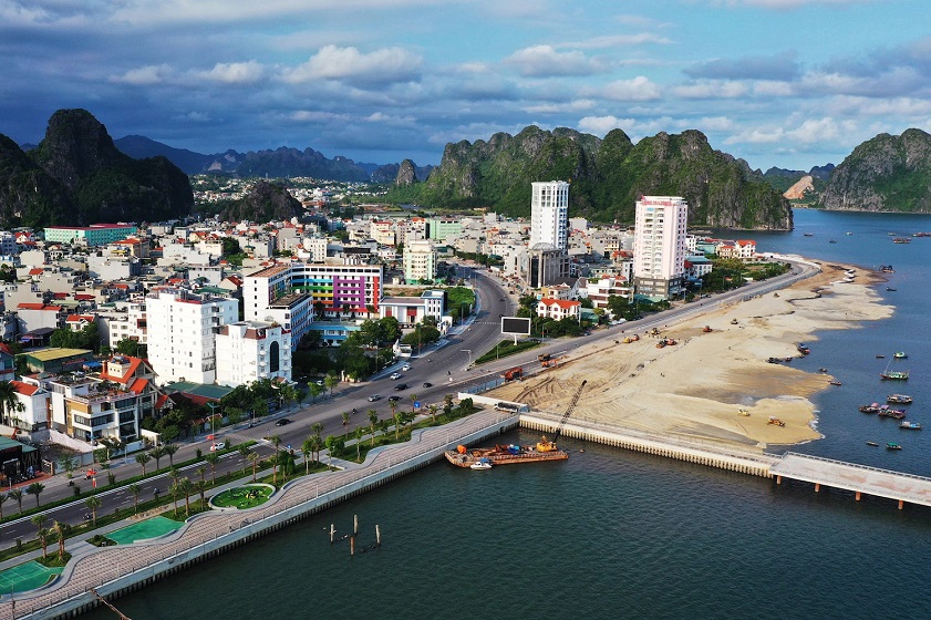 Hon Gai Beach is a hidden gem in Ha Long