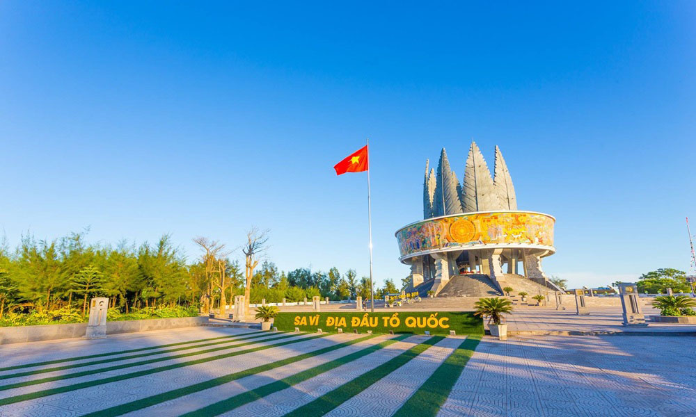 Sa Vi Cape in Quang Ninh Province marks the first sunrise spot in Vietnam 