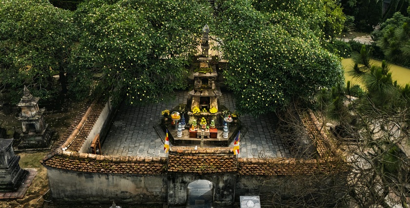 The majestic Hue Quang Golden Stupa