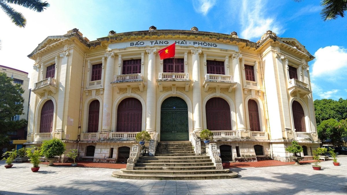 Hai Phong Opera House There are many attractions near the opera house