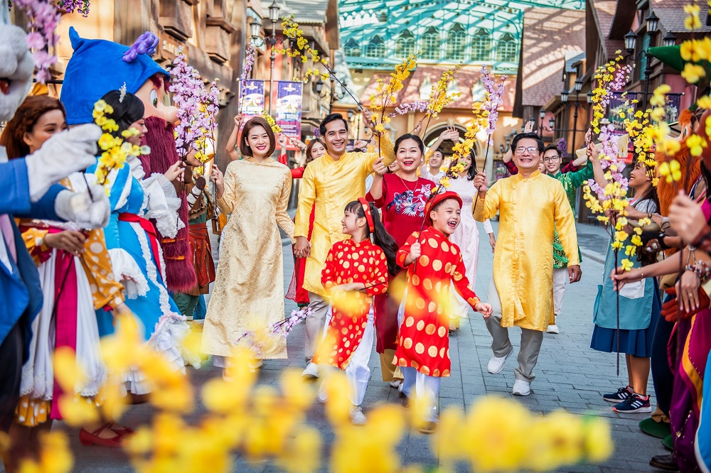 what to wear in Vietnam in December Vietnam in December is a perfect mix of festive charm and scenic beauty