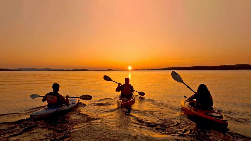 Visit iconic attractions by kayaking in Phu Quoc
