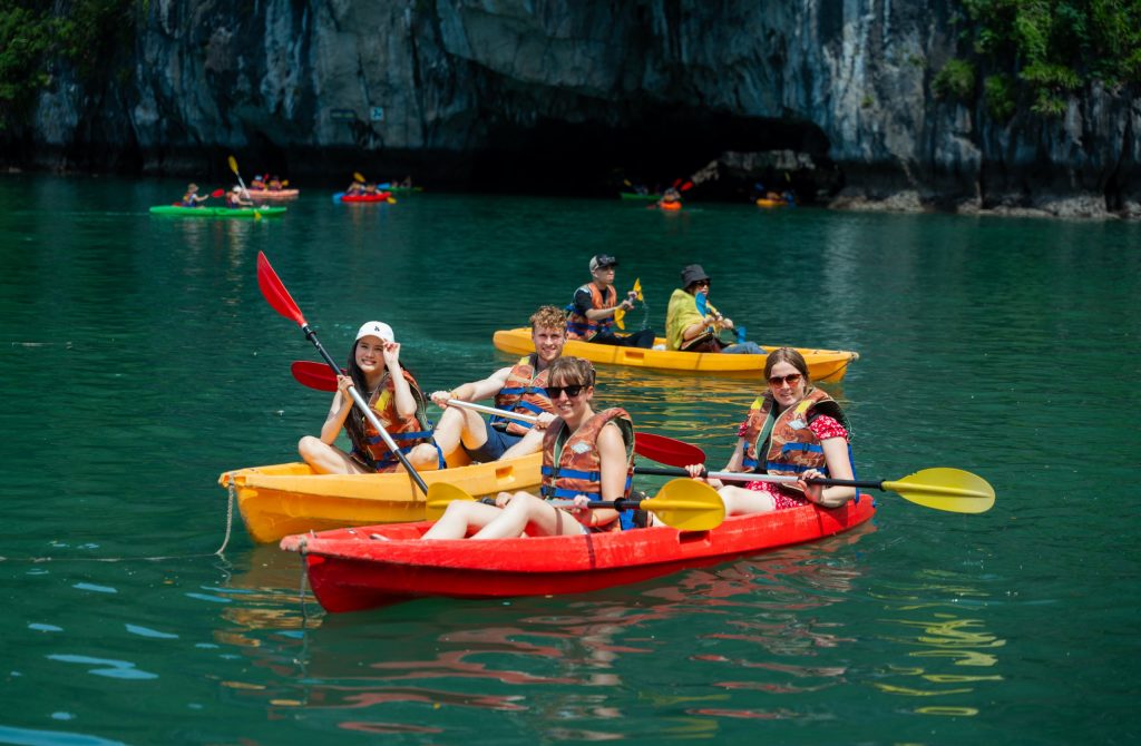 Visitors should prepare carefully before kayaking in Lan Ha Bay