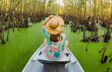 What to wear in Vietnam in November: Guide to dress smart