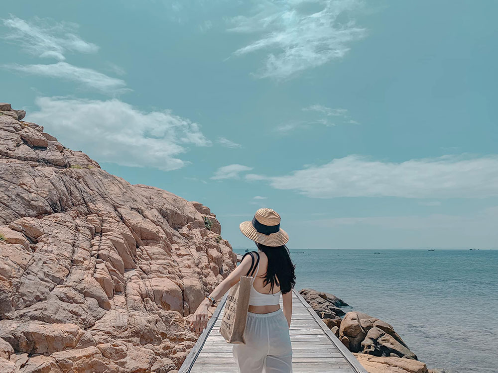 What to wear when traveling in Vietnam varies by activity