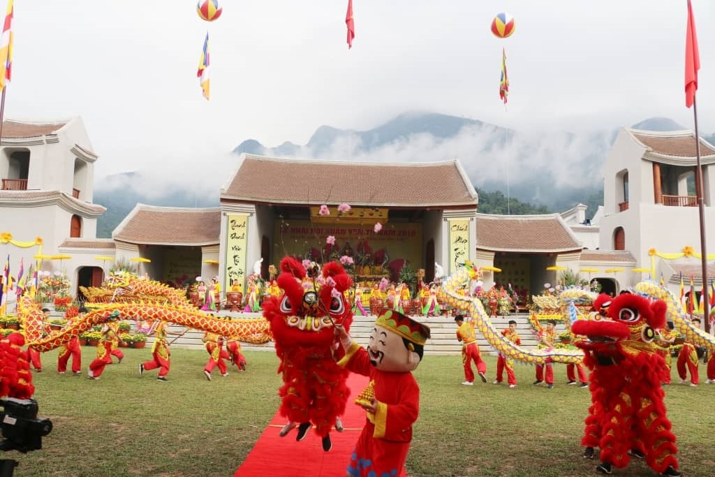 Yen Tu Pagoda Yen Tu Festival