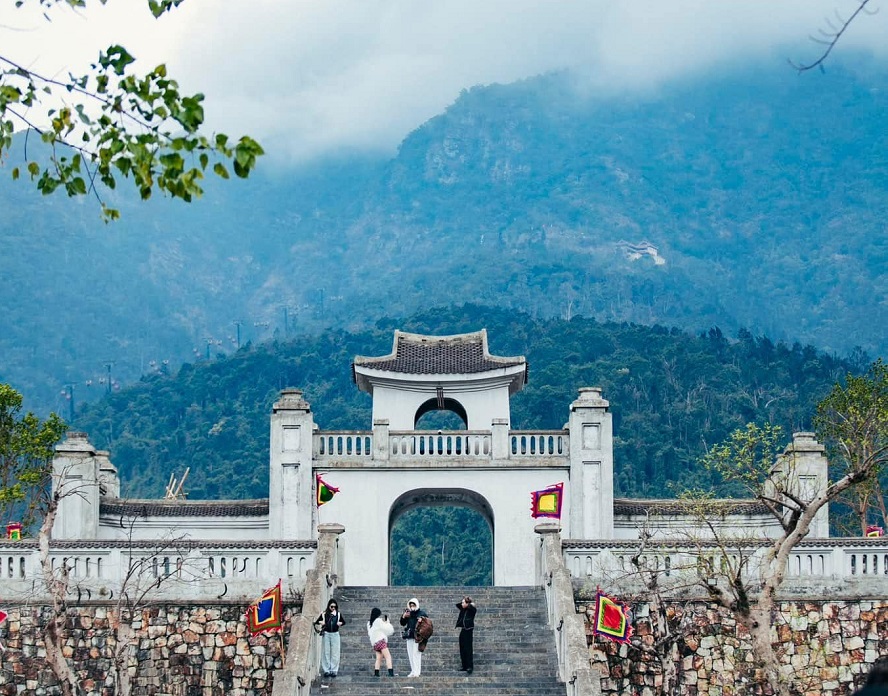 Yen Tu Pagoda Yen Tu Pagoda attracts tourists