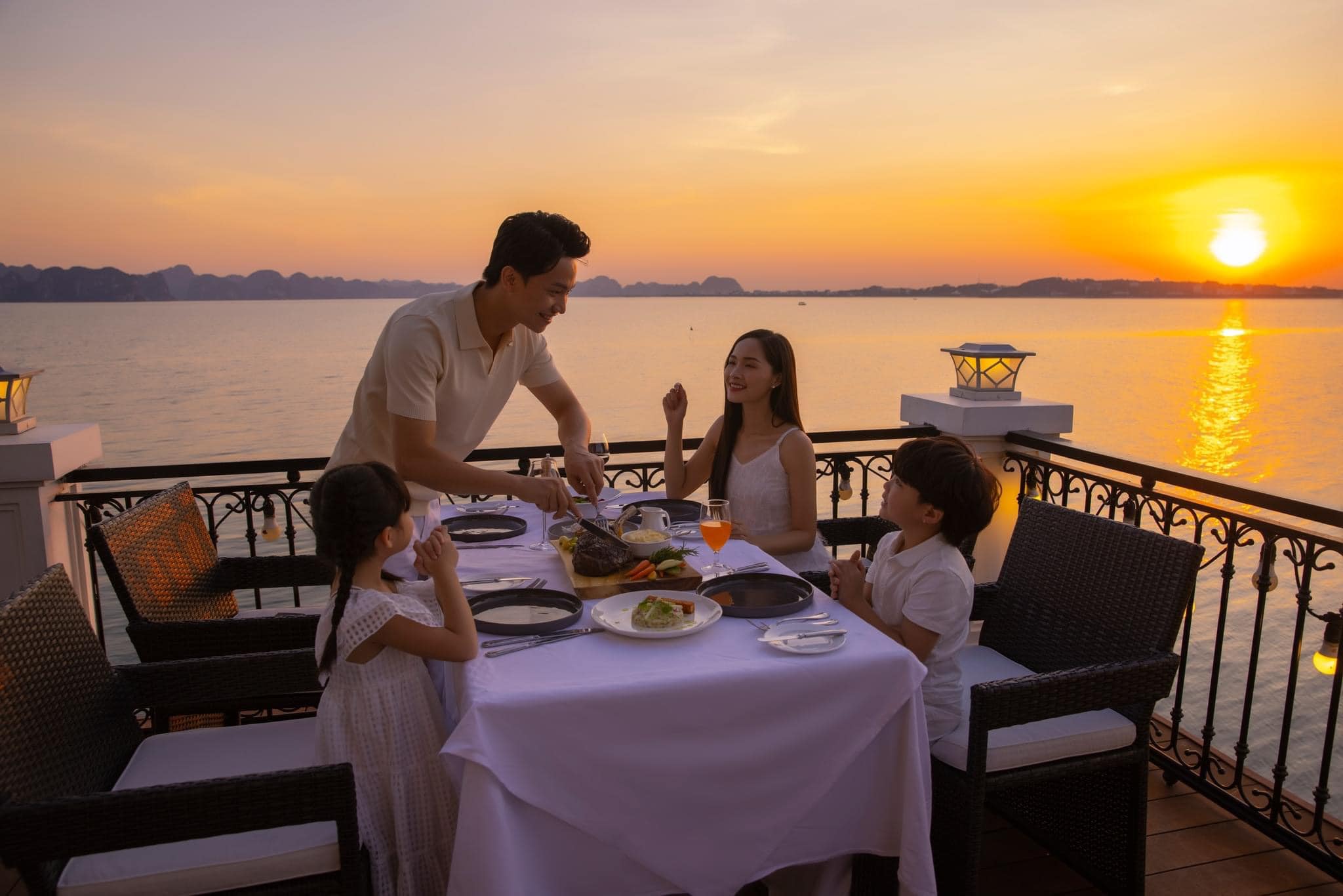 Ăn tối tại nhà hàng Pavilion