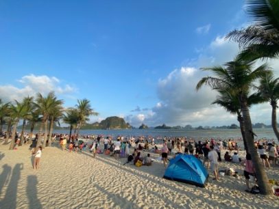 Biển Hạ Long: Top 8 bãi biển đẹp nổi tiếng & kinh nghiệm đi