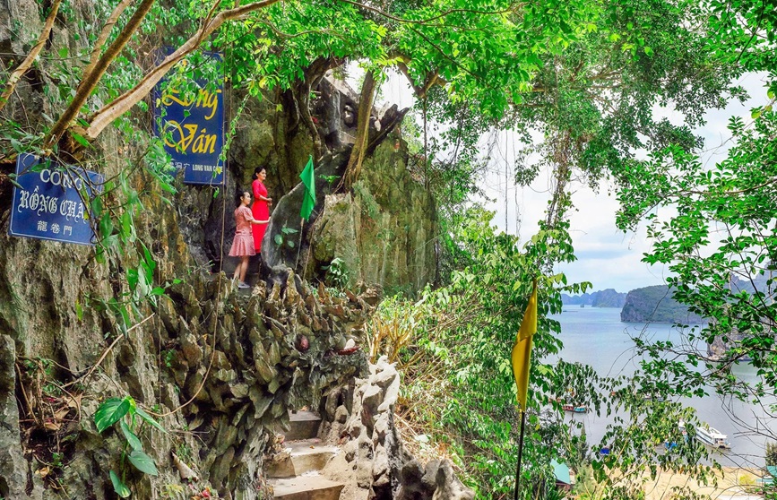 Động Long Vân 