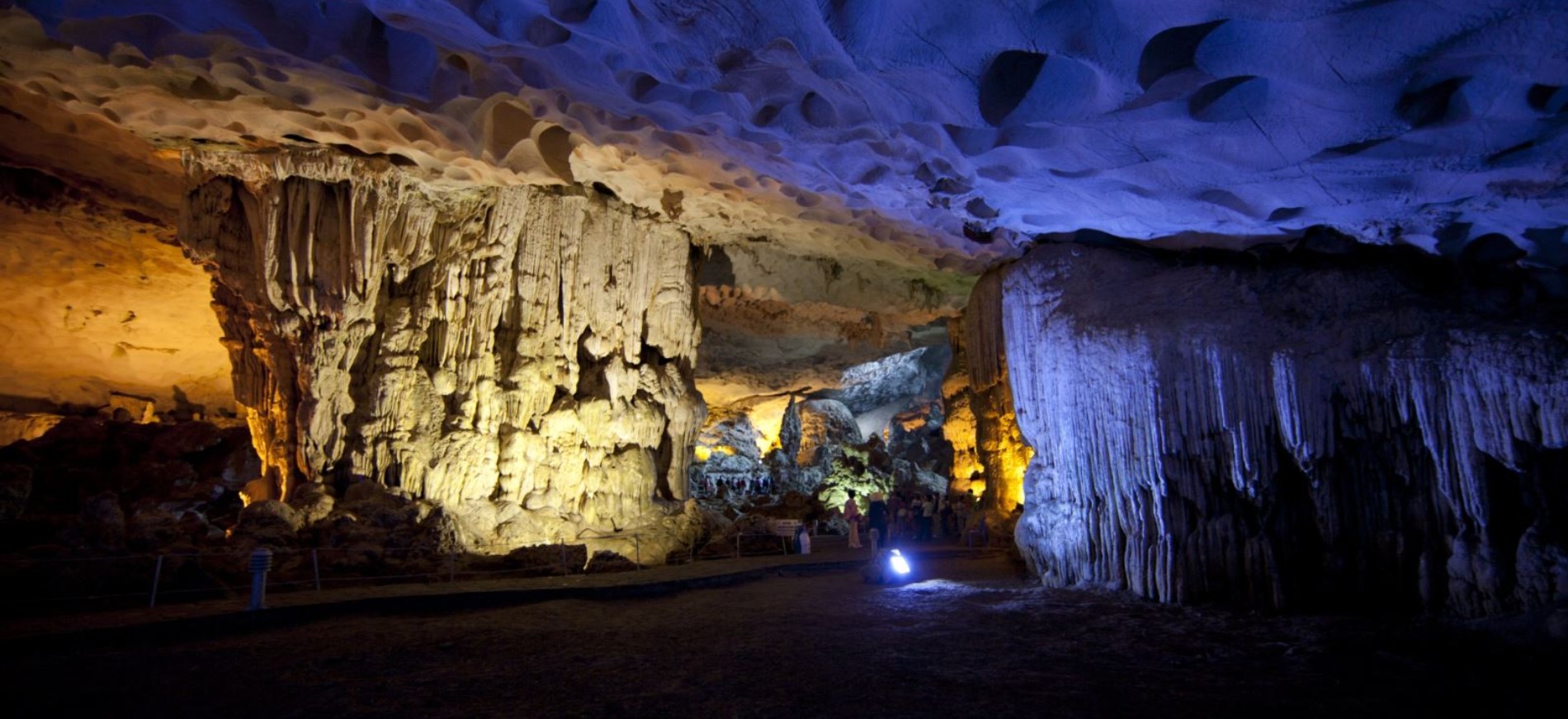 Hang động ở Vịnh Hạ Long