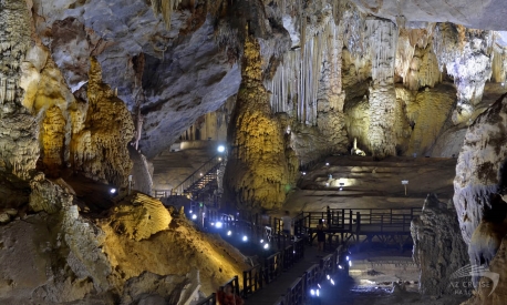 10 Hang động ở Vịnh Hạ Long đẹp nổi tiếng, mê hoặc du khách