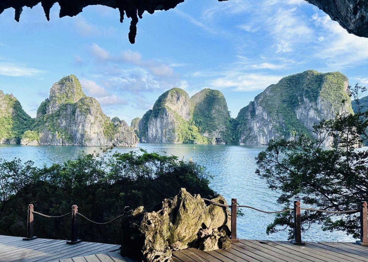 Hang Trống Vịnh Hạ Long