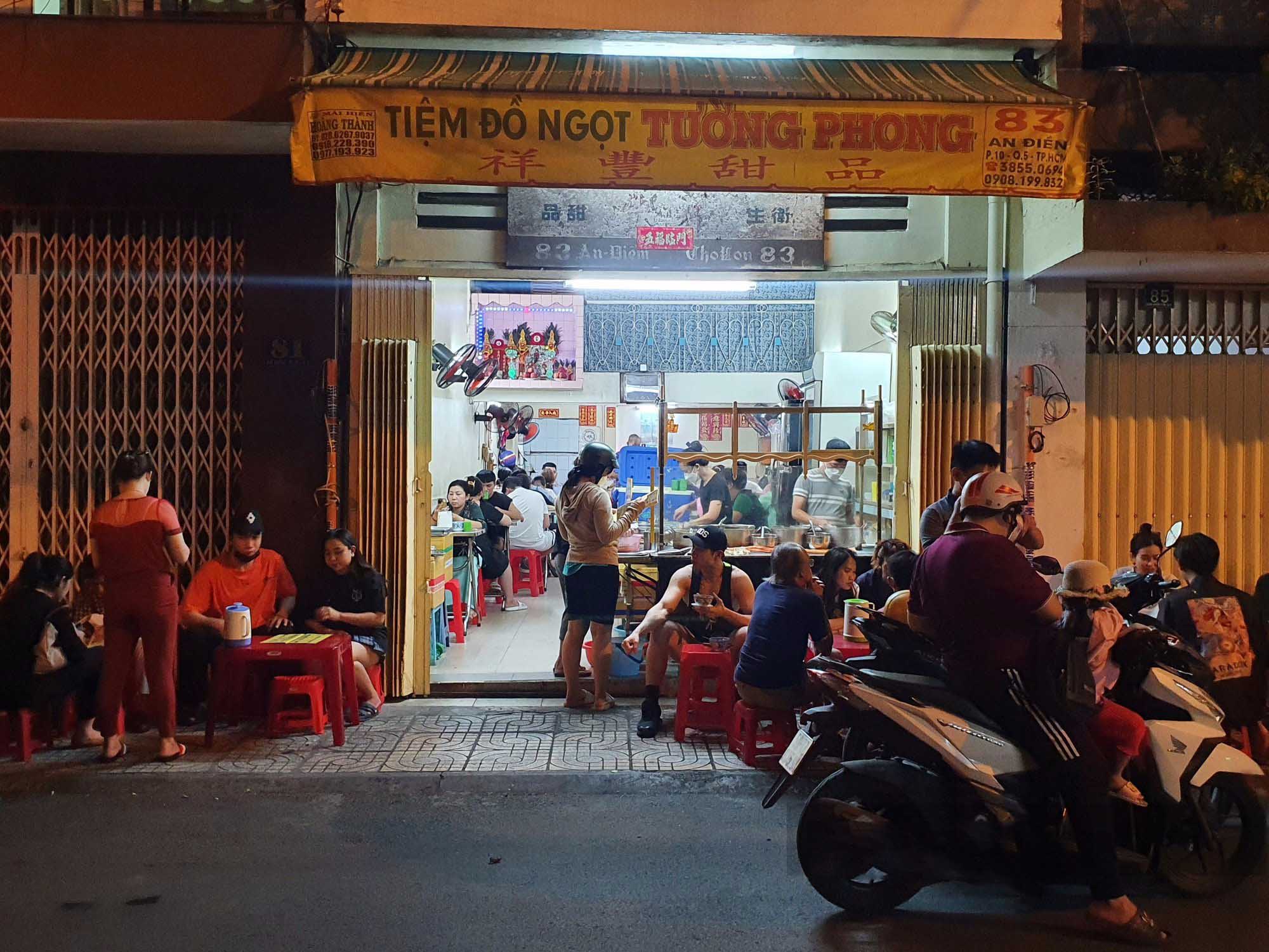 Khu ẩm thực người Hoa Quận 5 Tiệm đồ ngọt Tường Phong