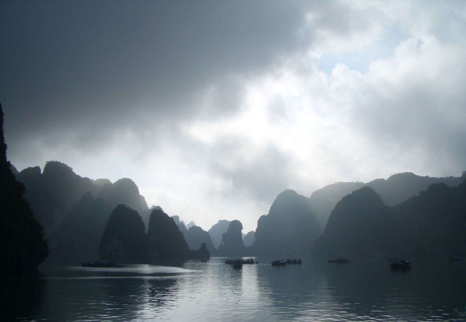 Mùa đông trên vịnh Hạ Long