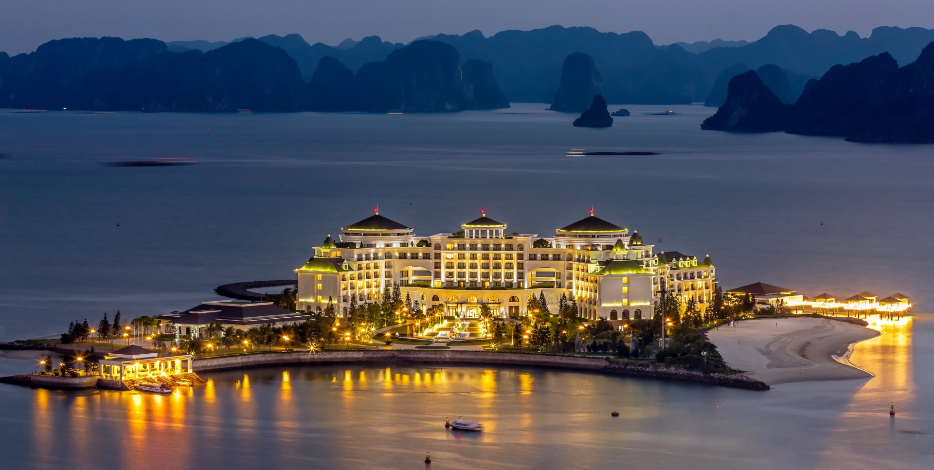 Thiền viện Trúc Lâm Yên Tử Nghỉ dưỡng 5 sao ở Vinpearl Resort & Spa Hạ Long