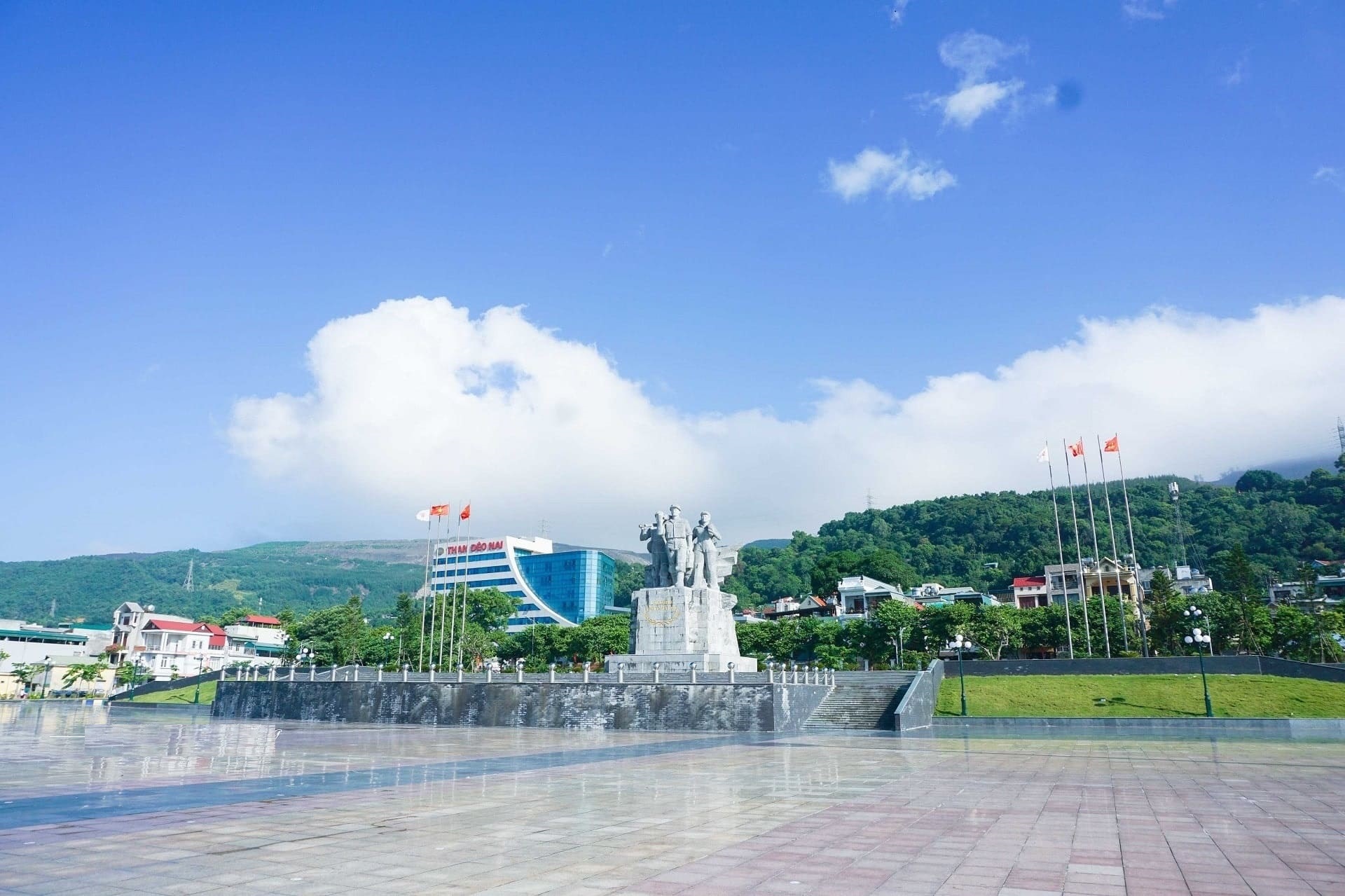 Quảng trường 12/11