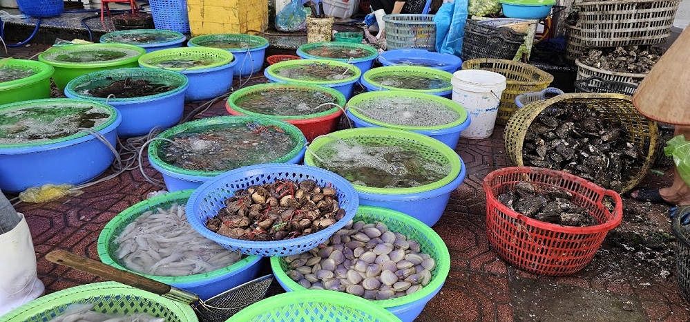 Cai Dam Market seafood at Cai Dam Market