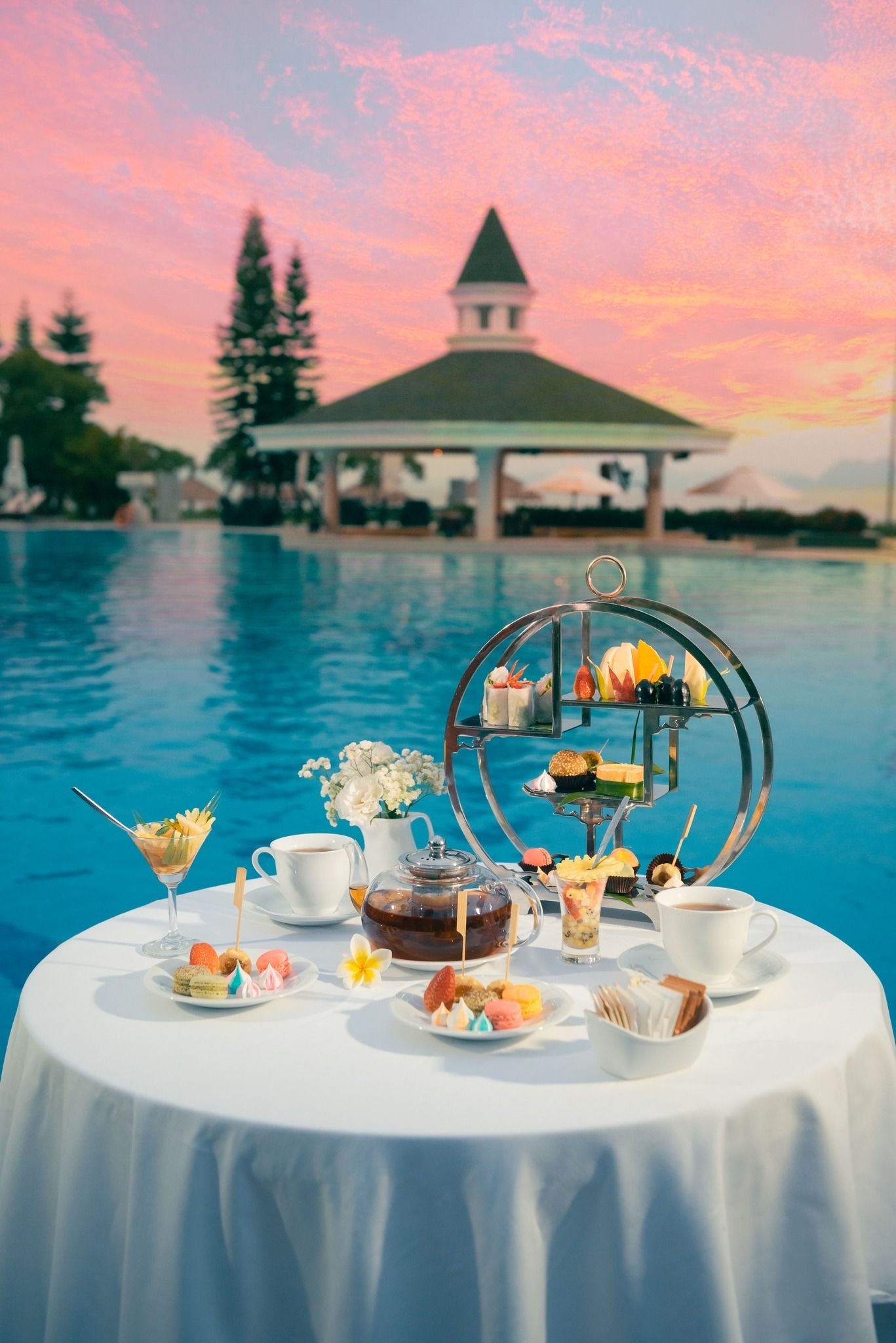 Set trà chiều Pool Bar