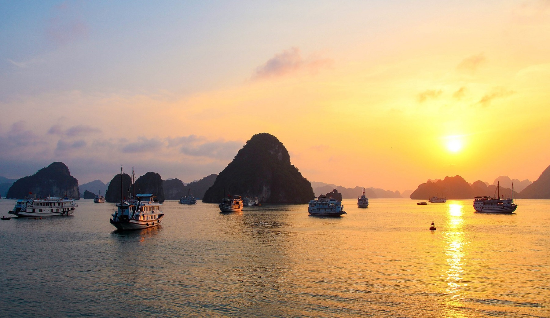 Sunrise in Ha Long Bay