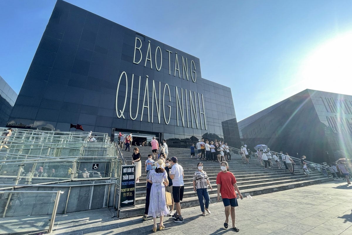 Tham quan bảo tàng Quảng Ninh