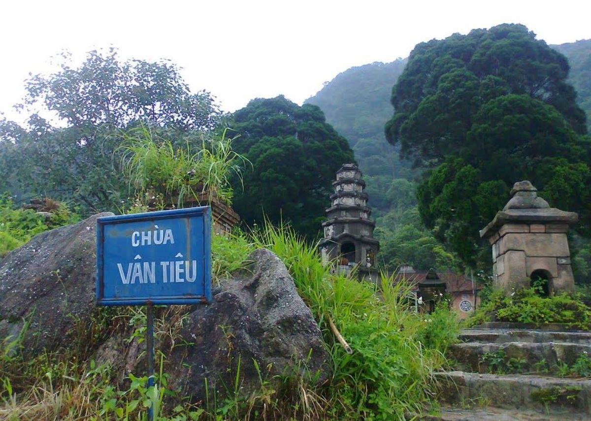 Tham quan chùa Vân Tiêu