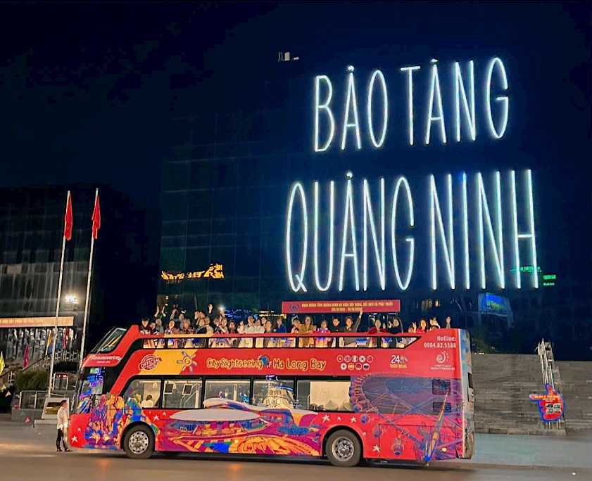 Trải nghiệm xe bus 2 tầng ngắm cảnh Hạ Long
