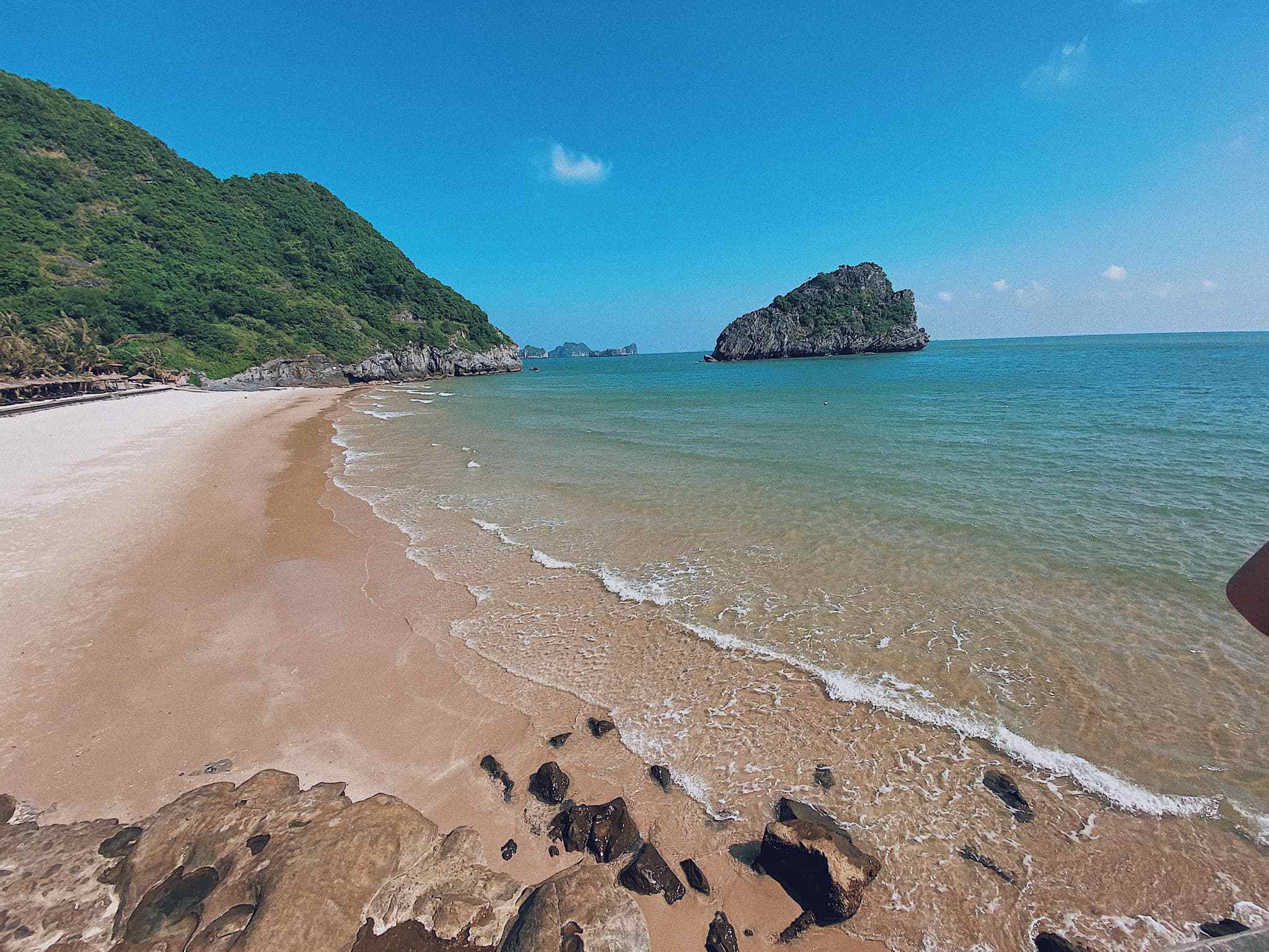 Biển Hạ Long Vẻ đẹp hoang sơ của bãi tắm Ba Trái Đào