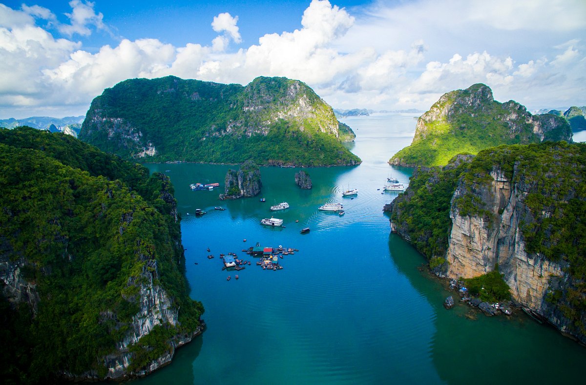 Vịnh Bái Tử Long thành phố Cẩm Phả