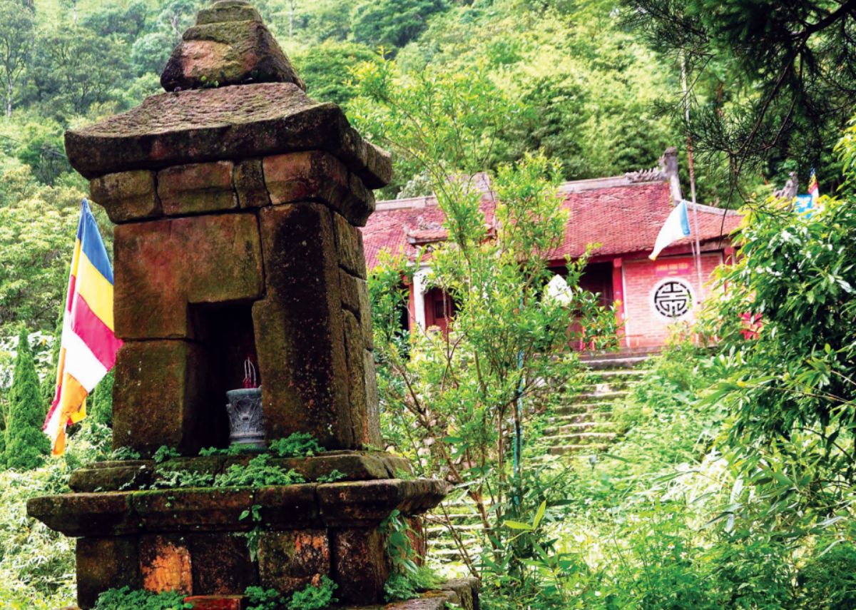 Vườn tháp Vọng Tiên Cung