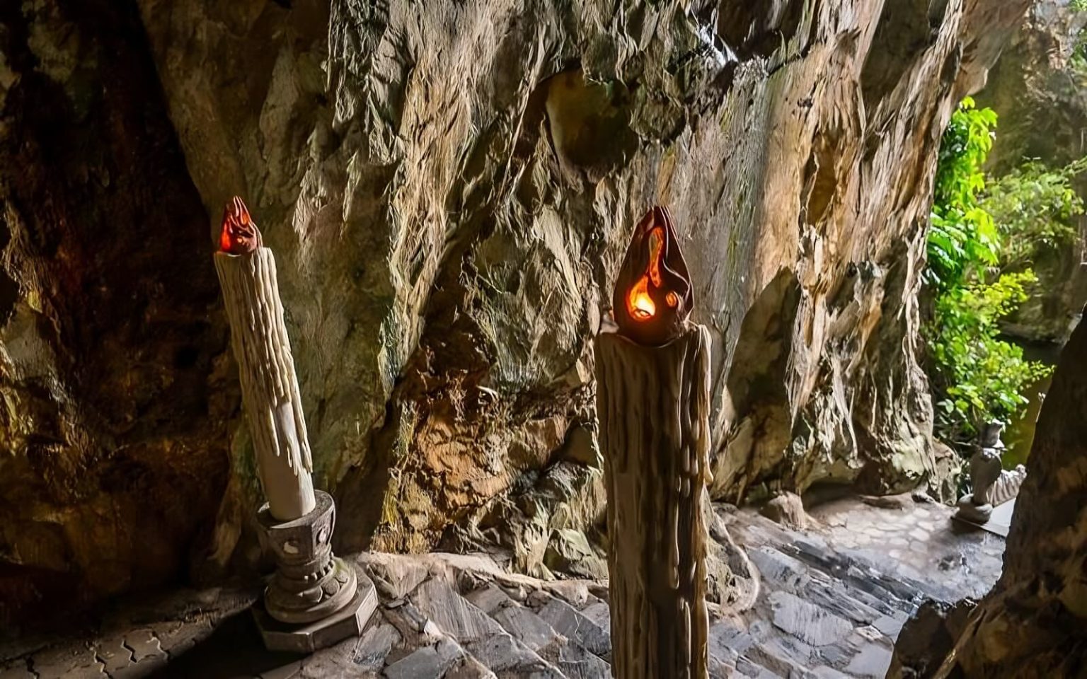 Am Phu Cave, Marble Mountains offers an ideal escape from Da Nang's tropical heat