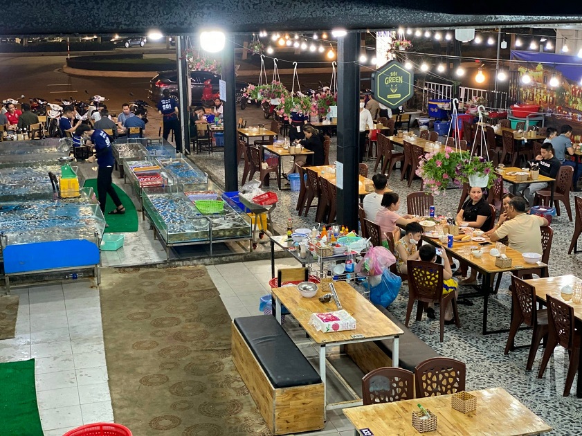 Among My Khe Beach restaurants, Be Ni 2 is a must-visit